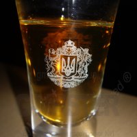 Гравировка герба Украины на рюмке