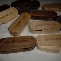 Лазерная гравировка флешки из дерева
